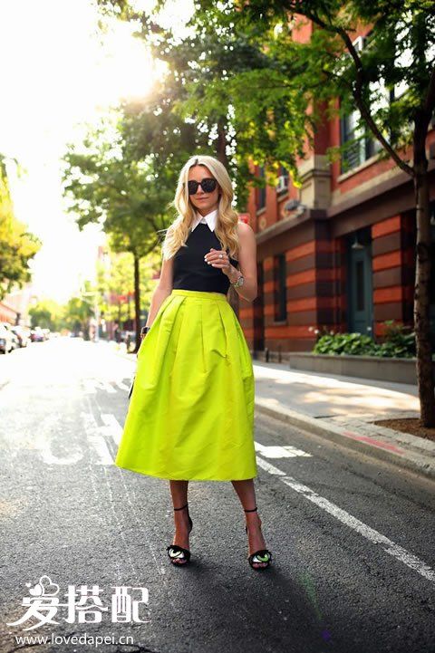 夏季黄绿色（酸橙色）衣服的时尚搭配技巧