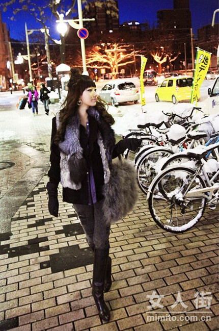 新年韩妞街拍 2010流行款美衣集